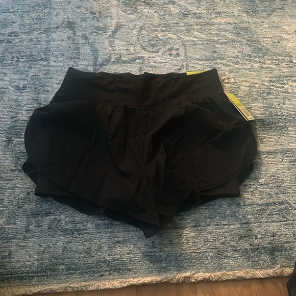 NWT HIGH RISE ALL IN MOTION 2-IN-1 SHORTS - Picture 3 of 8